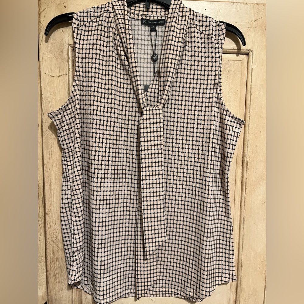 NWT  Adrianna Papell Sleveless top with necktie